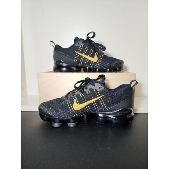 Nike Air Vapormax Flyknit 3 Size 4Y - Picture 4 of 8